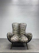 Het laatste nieuws van het bedrijf over Klassieke Leopard hoogwaardige fauteuil: De uitdrukking van elegantie en functie voor hoogwaardige decoratie