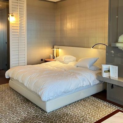 Van het de Slaapkamermeubilair van het luxehotel de Koning Size Solid Ash Bed Customized