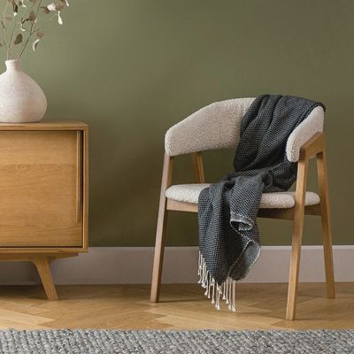 5 sterren hotelkamer minimalistische stijl witte stof stevige eik vrije tijd fauteuil
